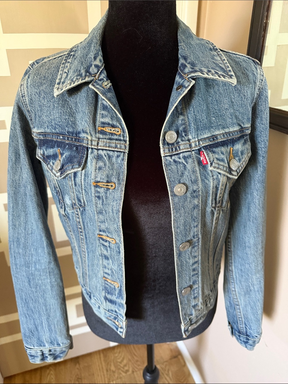 Levi's Orig Women’s Trucker Denim Jacket Sz S Light Wash, Reworked/Distressed